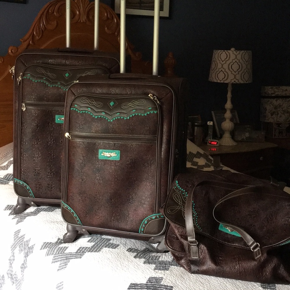 3 piece luggage set. Excellent condition!
